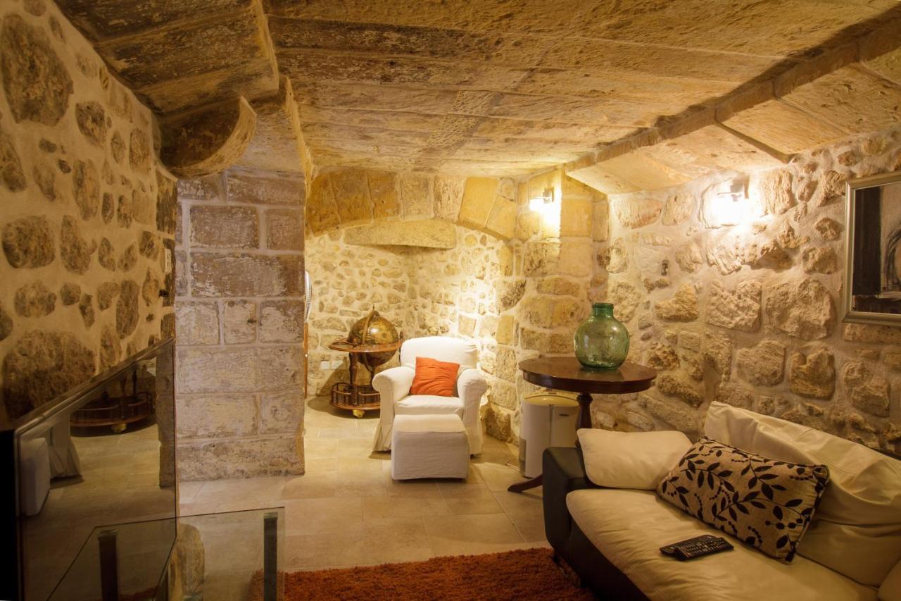 Town House Steeped In History Rabat Exterior photo