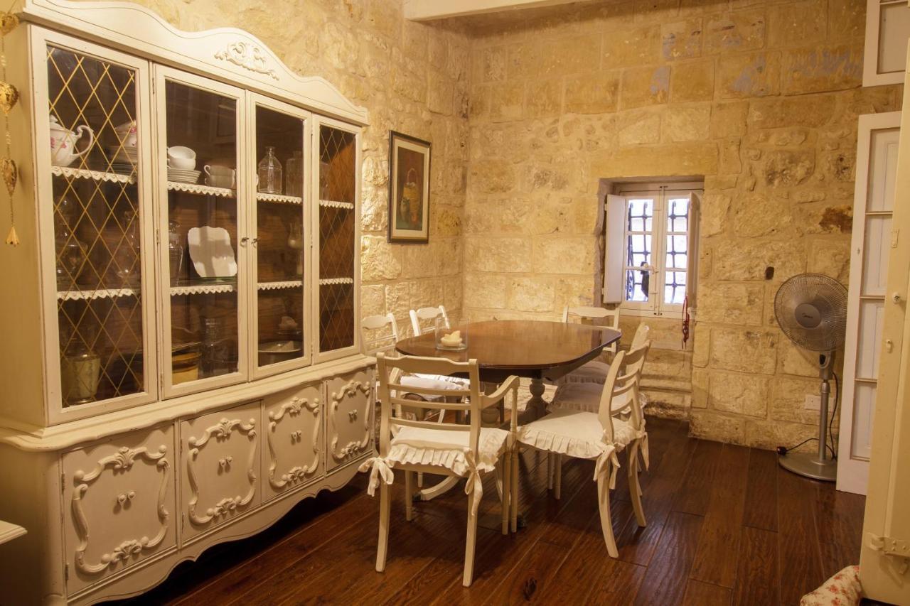 Town House Steeped In History Rabat Exterior photo