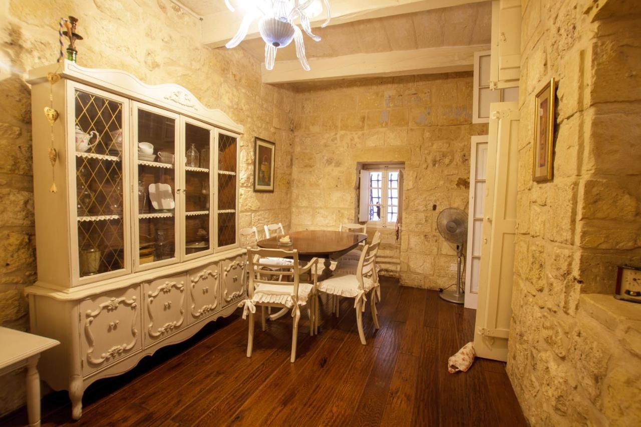 Town House Steeped In History Rabat Exterior photo