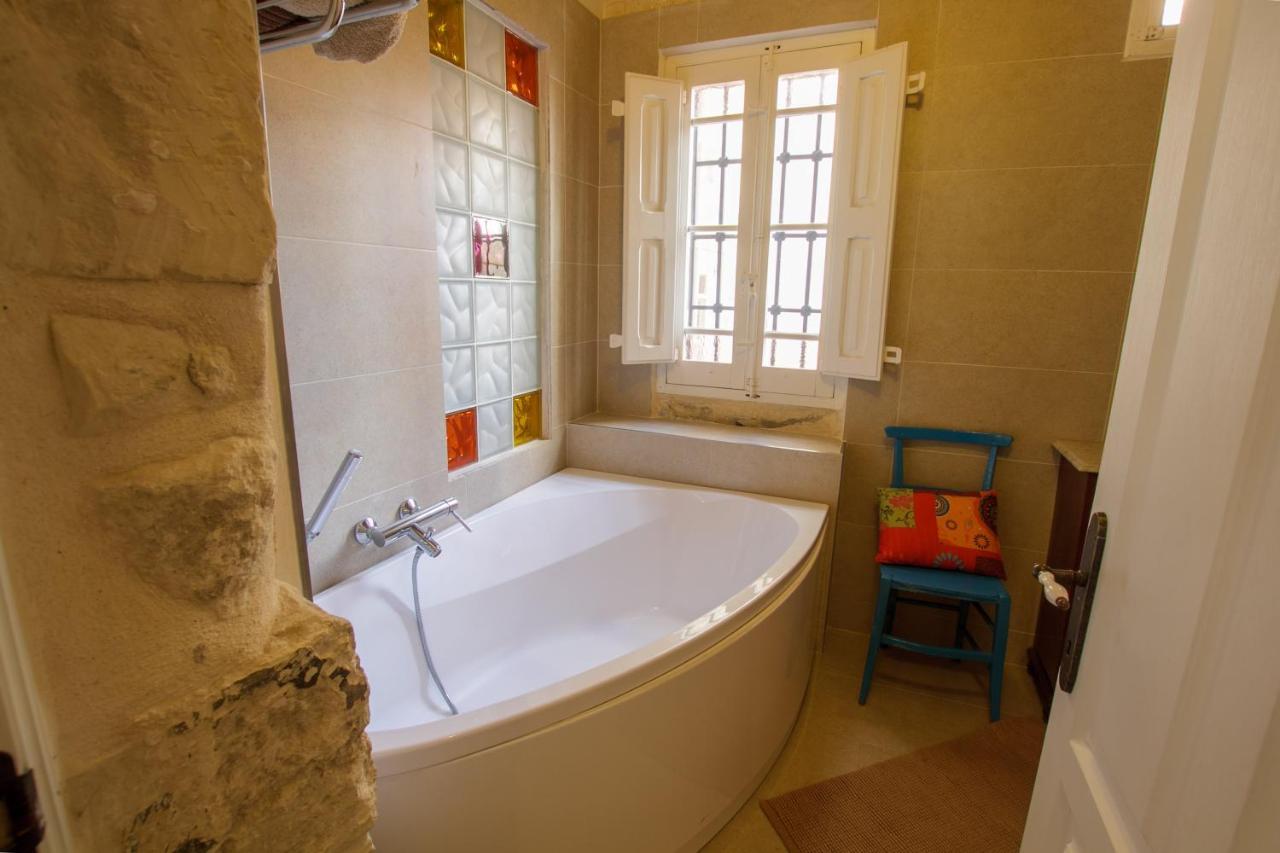 Town House Steeped In History Rabat Exterior photo