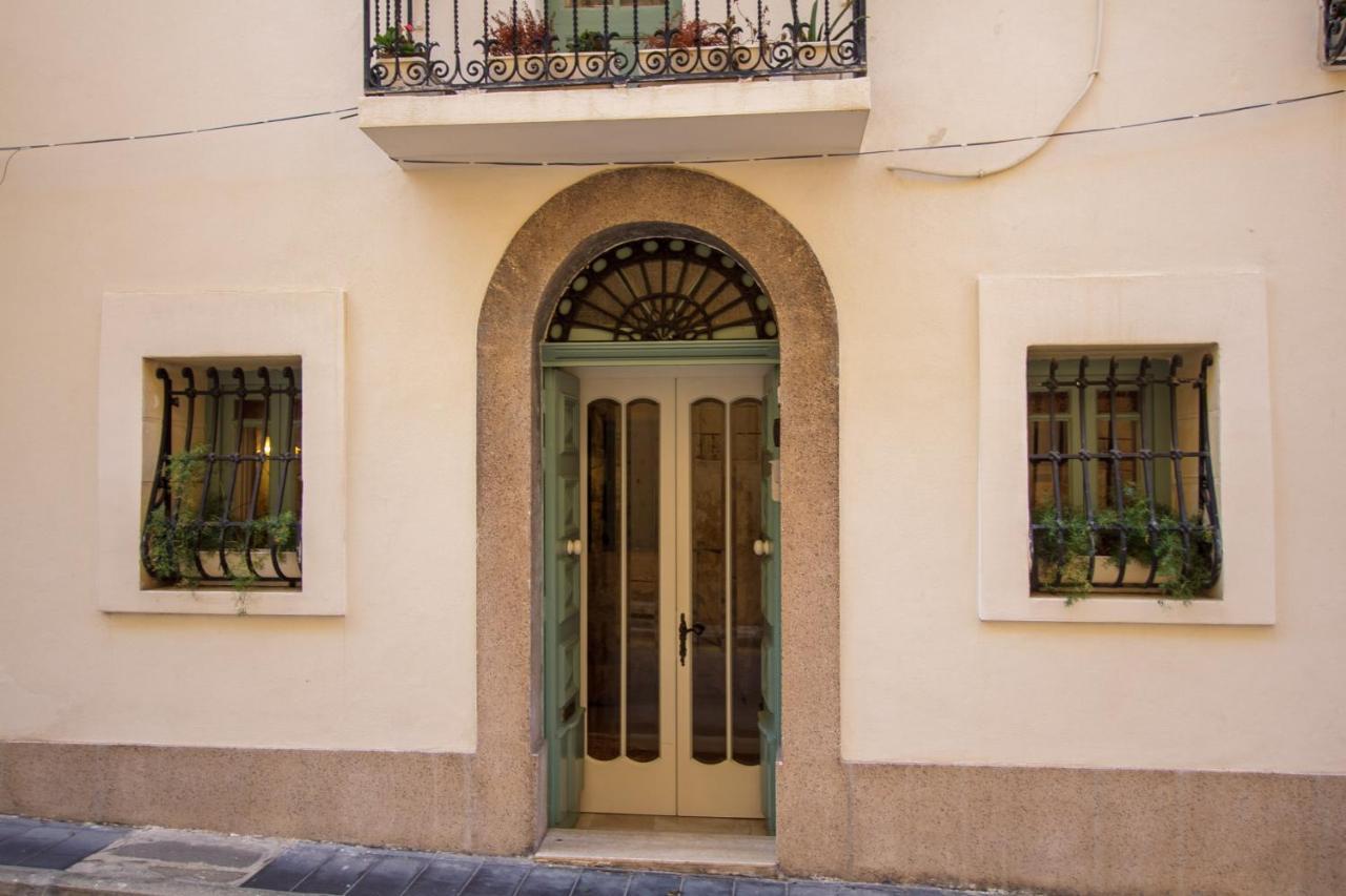 Town House Steeped In History Rabat Exterior photo