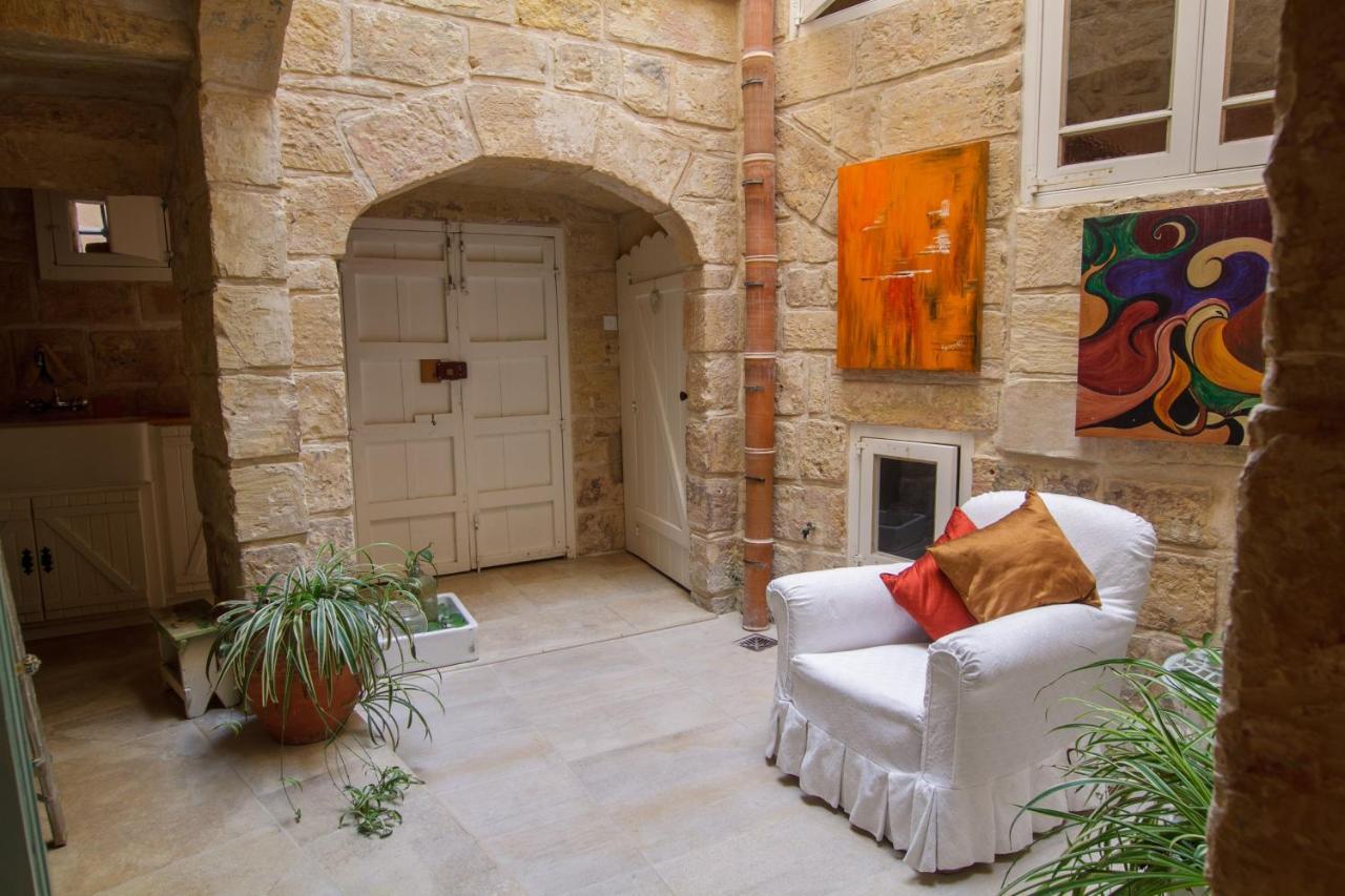Town House Steeped In History Rabat Exterior photo