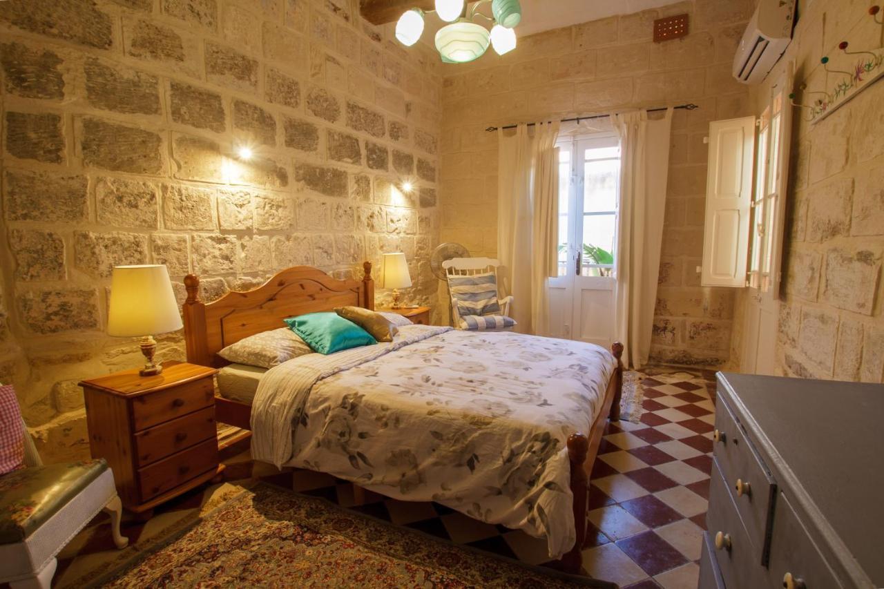 Town House Steeped In History Rabat Exterior photo