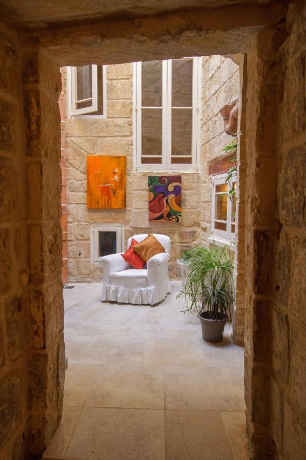 Town House Steeped In History Rabat Exterior photo